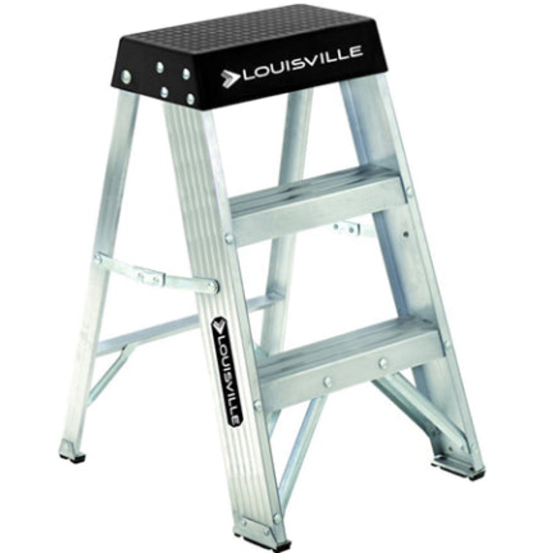 2  ALUMINUM STEPLADDER T-IA